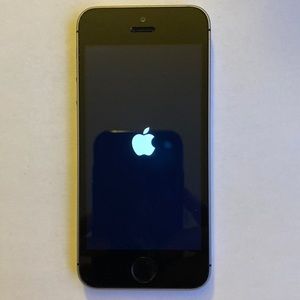 Unlocked iPhone SE 2016 with OS 15.2.1, 64 GB, used, in very good condition.